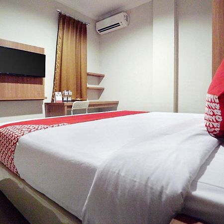 Oyo 415 The Kartini 8 Residence Джакарта Екстериор снимка