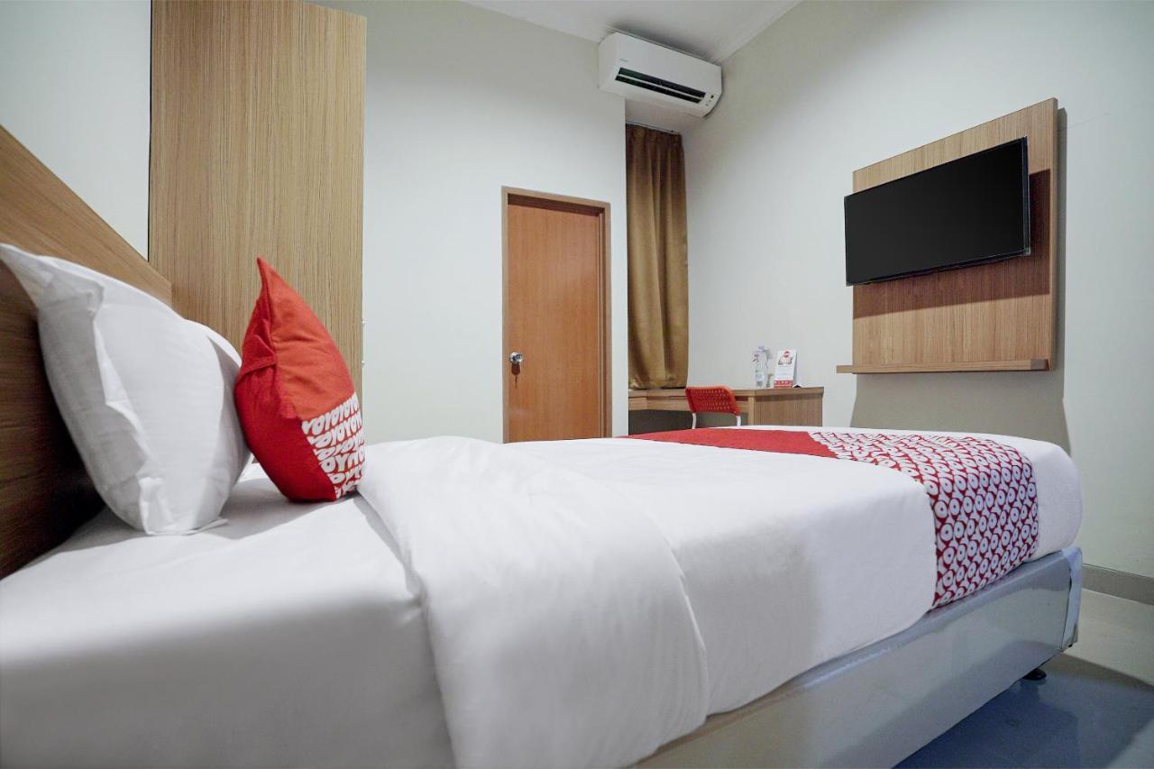 Oyo 415 The Kartini 8 Residence Джакарта Екстериор снимка