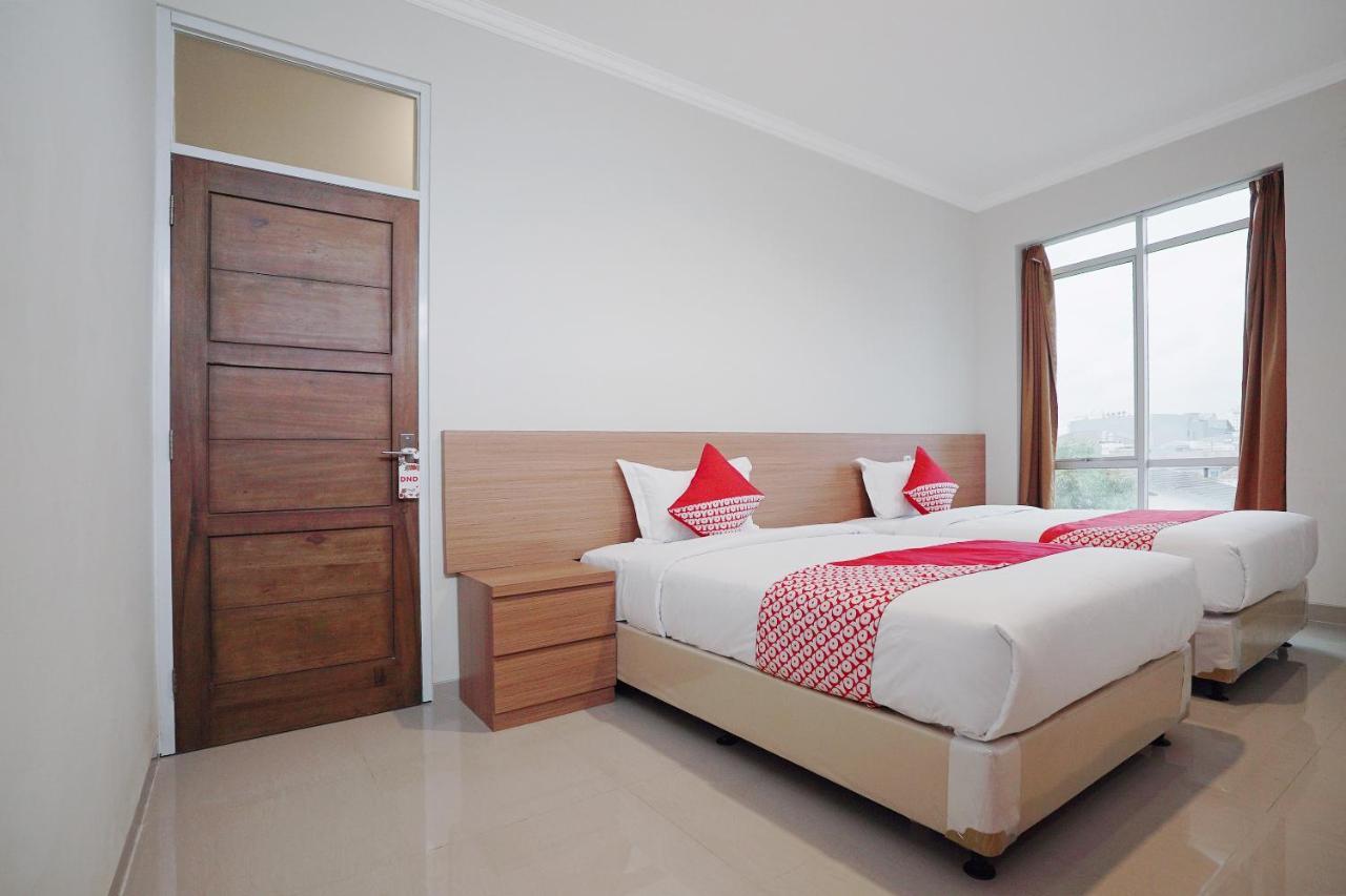 Oyo 415 The Kartini 8 Residence Джакарта Екстериор снимка